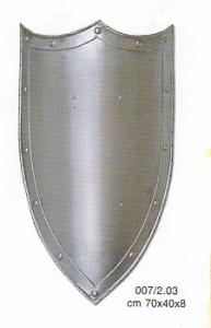 Scudo Medievale, Armature elmi scudi - Scudi medievali - Scudo in uso nel Medioevo a tre punte rinforzato ai margini con ribattini da ornamento, interamente realizzata acciaio al carbonio.