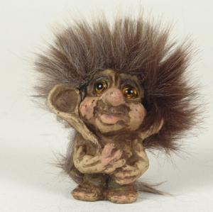 Troll Nyform 079, NyForm Troll - NyForm Troll (small) - Norwegian Troll natural material, subject to international collection. Height: 5 cm.