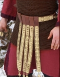 Antica Roma - Armature Romane - Cingulum Romano - Cingulum romano primo secolo A. C., cinturone vestito dai legionari romani, realizzato in cuoio ricoperto da placche in metallo con figure in rilievo.