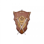 Medioevo - Oggettistica medievale - Trofei medievali - Pannello provvisto di scudo in metallo fuso ottonato