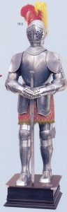 Armatura Incisa Con Spada, Armature elmi scudi - Armature Medievali - Armatura da cavallo sbalzata e incisa ad acquaforte del XVI secolo