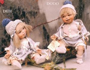 Didi e Dodo, bambole in porcellana, Bambole porcellana da collezione - Bambole porcellana Montedragone - Bambole in porcellana di bisquit, in posizione seduta, altezza: 28 cm.