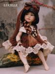 Bambole porcellana da collezione - Bambole porcellana Montedragone - Bambola in porcellana di Bisquit, in posizione seduta, altezza 36 cm.