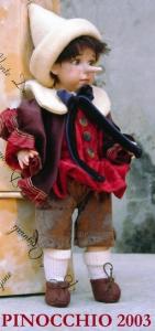 Pinocchio 2003 - Bambola in porcellana, Bambole porcellana da collezione - Personaggi delle Fiabe in porcellana - Personaggio in porcellana di bisquit, Altezza 32 cm. Collezione Montedragone.