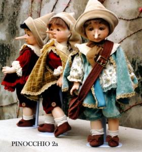 Pinocchio allegro serio, Bambole porcellana da collezione - Personaggi delle Fiabe in porcellana - Bambola in porcellana raffigurante Pinocchio, personaggio in porcellana di bisquit, Altezza 45 cm.