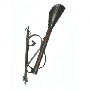 Medieval Torch, Medieval - Medieval Objects - Medieval Objects - Medieval Torch faithful reproductions of wrought iron torch for use as a wall lamp, made from painted and turned wooden handle, a cap crowned with burnished wrought iron that houses the headquarters for an electric bulb,