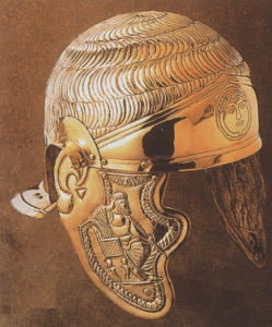 The Roman cavalry helmet I AD, Ancient Rome - Roman Helmets - Roman auxiliary cavalry helmet from the late first century AD, scored Xanten, helmet hair is a play on the cover finely carved with figures of deities on paraguance.