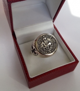 Templar Signet Ring Silver, Medieval - Templars - Templars Objects - Templar Seal Ring, made of silver.
The Ring Templar Seal is available in two sizes: 19mm diameter and 21mm diameter. Wear it and you also become part of the Templar.