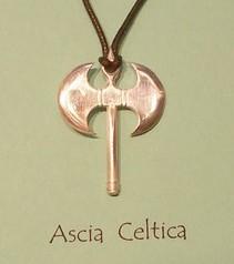Ascia Celtica In Oro, Gioielli - Tribali Etnici - Ciondolo raffigurante la scure celtica