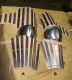 Armature elmi scudi - Parti di Armatura - Parte di armatura medievale a protezione del braccio, equipaggiato con stecche in acciaio su cuoio con cinghie per essere indossato.