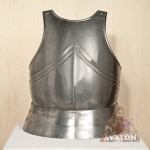 Armours - Medieval Body Armour - Breastplate medieval cuirass of the 15th century offers a optimal covering of the torso. The apron of three lames is articulated thanks to leather straps.