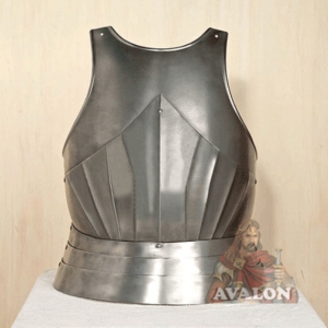 Gothic Breastplate - medieval cuirass, Armours - Medieval Body Armour - Gothic Breastplate  medieval cuirass of the 15th century offers a optimal covering of the torso. The apron of three lames is articulated thanks to leather straps.