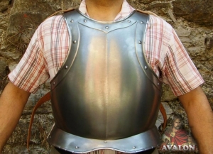 Pectoral Italian fifteenth century, Armours - Medieval Body Armour - Breastplate with straps to protect the front of the trunk, made of brushed iron with coietti leather.