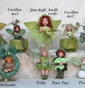 Bomboniera Peter Pan - Trilly, Bambole porcellana da collezione - Bomboniere in porcellana - Personaggi in porcellana di bisquit, bomboniere artigianali, disponibile a scelta in vari colori, altezza: 13 cm.