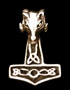 Thor's Hammer, Jewellery - Celtic Jewellery - Thor’s Hammer with ram head, silver
Beautiful and solid Thor's hammer from silver. Height: 26 mm. Width: 17mm
Weight: approx. 6g.