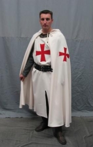 Abito Templare Completo, Medioevo - Abbigliamento medievale - Abito Templare in cotone, abbigliamento del cavaliere Templare completo di tunica, mantello, camicia, camaglio in tessuto e cintura.