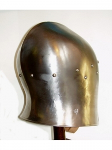 Barbute Helmet, Sallet to Venetian, Armours - Medieval Helmets - Barbute Helmet, called sallet to Venetian, attached to the head and ribs marked by a median line between the front and neck.