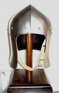 Venetian Sallet, Armours - Medieval Helmets - Venetian sallet (barbute), attached to the head and ribs marked by a median line between the front and neck. Opening facial U, which leaves the face uncovered.
