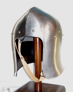 Venetian Sallet, Armours - Medieval Helmets - Venetian sallet (barbute), attached to the head and ribs marked by a median line between the front and neck. Opening facial U, which leaves the face uncovered.