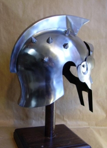 Elmo Gladiatore Massimo, Antica Roma - Gladiatore - Elmo del generale Massimo Decimo Meridio in lotta nel Colosseo, con punte di acciaio a protezione del viso, indossabile.