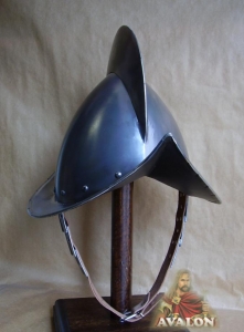 Elmet Spanish, Armours - Medieval Helmets - Armor to protect the skull in profile round, equipped with a ridge segment of a circle with a tight boat, size 43 x 27 x 31 cm