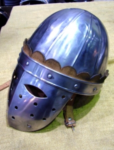 Norman helmet with mask, Armours - Medieval Helmets - Norman helmet with mask semi-spherical crown and leather, to protect the head and face, made handmade steel.