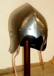 Armature elmi scudi - Elmi medievali - Elmo Indossabile, spessore: 1,2 mm 

indicare nelle note la circonferenza della testa