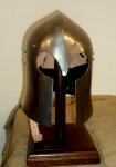Armature elmi scudi - Elmi medievali - Elmo detto Celata alla Veneziana Secolo XV, aderente alla testa con protezione del naso.