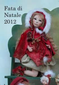 Fata di Natale 2012, Fate Folletti di Porcellana - Angeli  folletti Fate in porcellana - Bambola personaggio in porcellana di biscuit, posizione seduta, altezza: 35 cm.