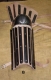 Armature elmi scudi - Parti di Armatura - Parte di armatura medievale a protezione delle gambe, equipaggiato con stecche in acciaio su cuoio con cinghie per essere indossato.