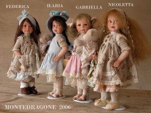 Bambole Ilaria e Federica, Bambole porcellana da collezione - Bambole porcellana Montedragone - Bambole interamente in porcellana di Bisquit. Dimensione 38 cm.