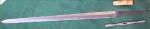 Spade e Armi antiche - Spade da combattimento - Modello risalente alsecolo XIV. spessore lama 5 mm digradante verso la punta, spessore 1,9 mm, manico in ulivo a vista, elsa dritta lavorata.