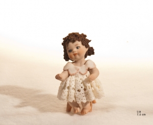 Girl Porcelain figurine, Lia, Sibania Porcelain Figurines - Girl porcelain figurine, Porcelain sculpture depicting a young girl, Lia, height 7,5cm (2.95 in), Wonderful porcelain sculpture, entirely handmade in Italy.