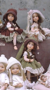 Lucille bambola in porcellana, Bambole porcellana da collezione - Bambole porcellana Montedragone - Bambola in porcellana di Bisquit, in posizione seduta, altezza 36 cm.