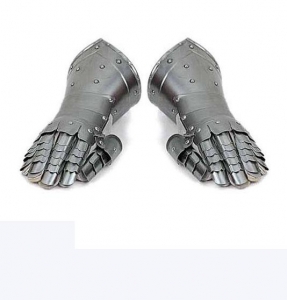 Medieval Finger Gauntlets, Armours - Medieval Body Armour - Italian Finger separate knob, glove on a hand-stitched lining rivets with leather strips nailed to the edges of the plates.