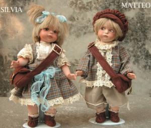 Bambole Matteo e Silvia in porcellana, Bambole porcellana da collezione - Bambole porcellana Montedragone - Bambole da collezione artigianali in porcellana di bisquit, altezza 35 cm.