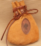 Medieval - Medieval Objects - Medieval Objects - Pouch Medieval made of light leather is closed with a strong leather strap, which is drawn through the riveted plates Size: 15 x22 cm.