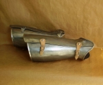Armature elmi scudi - Parti di Armatura - Protezione della gamba, dal ginocchio al collo del piede e al calcagno sia di fronte che nella parte posteriore.