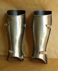 Medieval Greaves, Armours - Medieval Body Armour - Protection of the leg from the knee to the instep and heel to the front or the back.