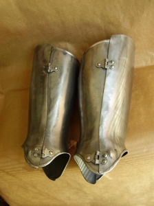 Medieval Greaves, Armours - Medieval Body Armour - Protection of the leg from the knee to the instep and heel to the front or the back.