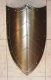 Armature elmi scudi - Scudi medievali - Scudo in uso nel Medioevo, scudo a mandorla convesso al capo e coi margini laterali arcuati, appuntati verso il basso.