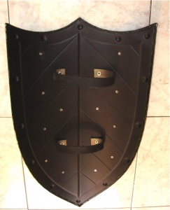 At Punta Medieval Shield, Armours - Medieval shields - Shield used in the Middle Ages, almond-shaped shield at the head and convex lateral margins curved, pointed downward.
