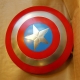 Mondo del Cinema - Scudo di Capitan America, fedele riproduzione dello scudo concavo tratto dal film  Avenger, interamente realizzato in ferro, rifinito e dipinto a mano.