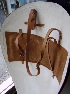 Almond-shape shield, Armours - Medieval shields - Made of wood covered with white cloth painted with the cross license.