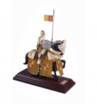 Medioevo - Miniature Storiche - Cavalieri - Riproduzione in scala ridotta di cavaliere da mostra a cavallo con bardatura d'arme