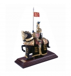 Medioevo - Miniature Storiche - Cavalieri - Miniatura di cavaliere da parata con grande elmo e cimiero  tutto finemente lavorato. Altezza totale 33 cm.