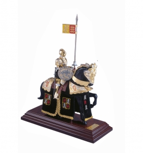 Cavaliere In Armatura, Medioevo - Miniature Storiche - Cavalieri - Cavaliere In Armatura, Altezza totale 33 cm.Miniatura di cavaliere da parata con grande elmo e cimiero  tutto finemente lavorato.