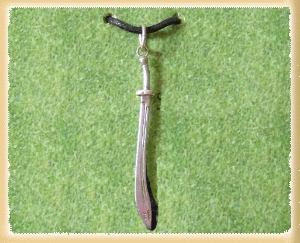 Spada Samurai, Gioielli - Tribali Etnici - Ciondolo in argento: 925, Dimensione: mm. 42 - con laccetto in cotone cerato