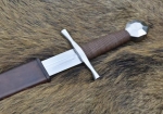 Spade e Armi antiche - Spade Medievali - Spada medievale utilizzata dai crociati, spada in acciaio, XIII secolo, la spada viene fornito con un fodero in legno rivestito in pelle.