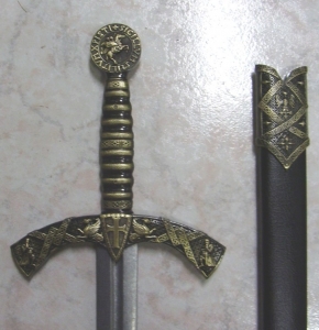 Spada dei Templari, Spade e Armi antiche - Spade Templari - Spada Templare, spada medievale dodicesimo secolo, ornata con simboli caratteristici dei Cavalieri Templari realizzata in fusione metallica.